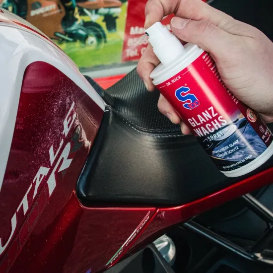 S100 Gloss Wax Spray 250 мл карнаубска вакса за защита и огледален блясък на мотоциклет
