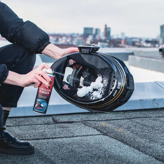 S100 Helmet Lining Cleaner 300 мл препарат за почистване на вътрешността и подплатата на мото каска