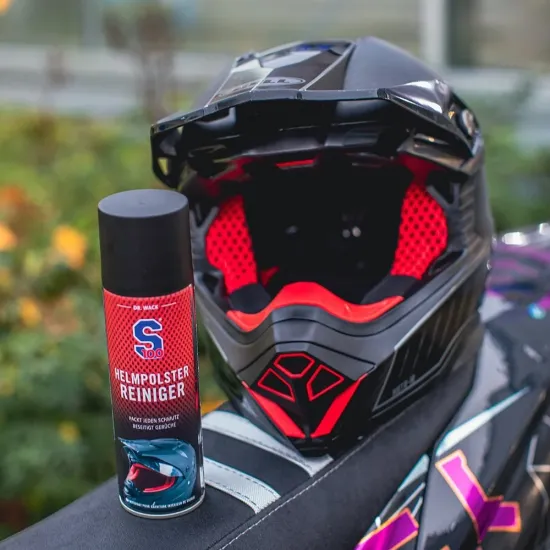 S100 Helmet Lining Cleaner 300 мл препарат за почистване на вътрешността и подплатата на мото каска
