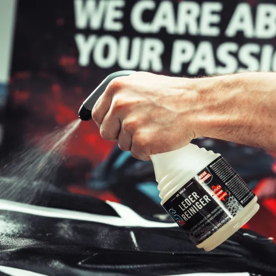 S100 Leather Cleaner 500 мл гел препарат за почистване на кожена мото екипировка
