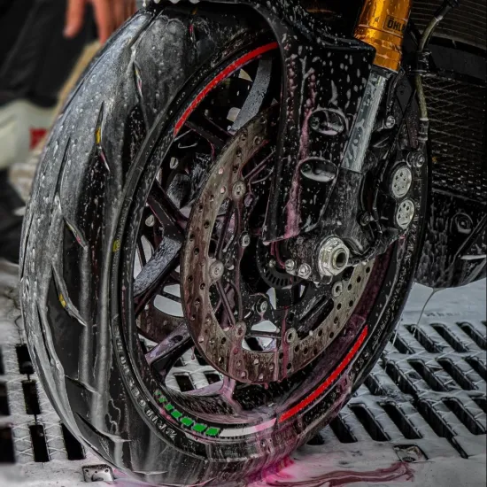 S100 Motorcycle Rim Cleaner 500 мл препарат за почистване на мотоциклетни джанти от смазка и спирачен прах