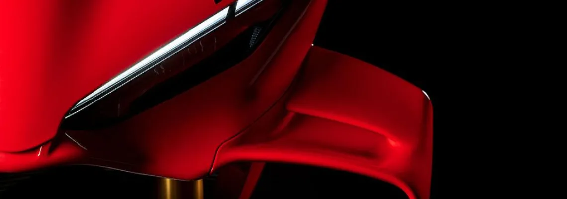 2025 Ducati Panigale V4 и V4 S: Върхът на мотоциклетното инженерство