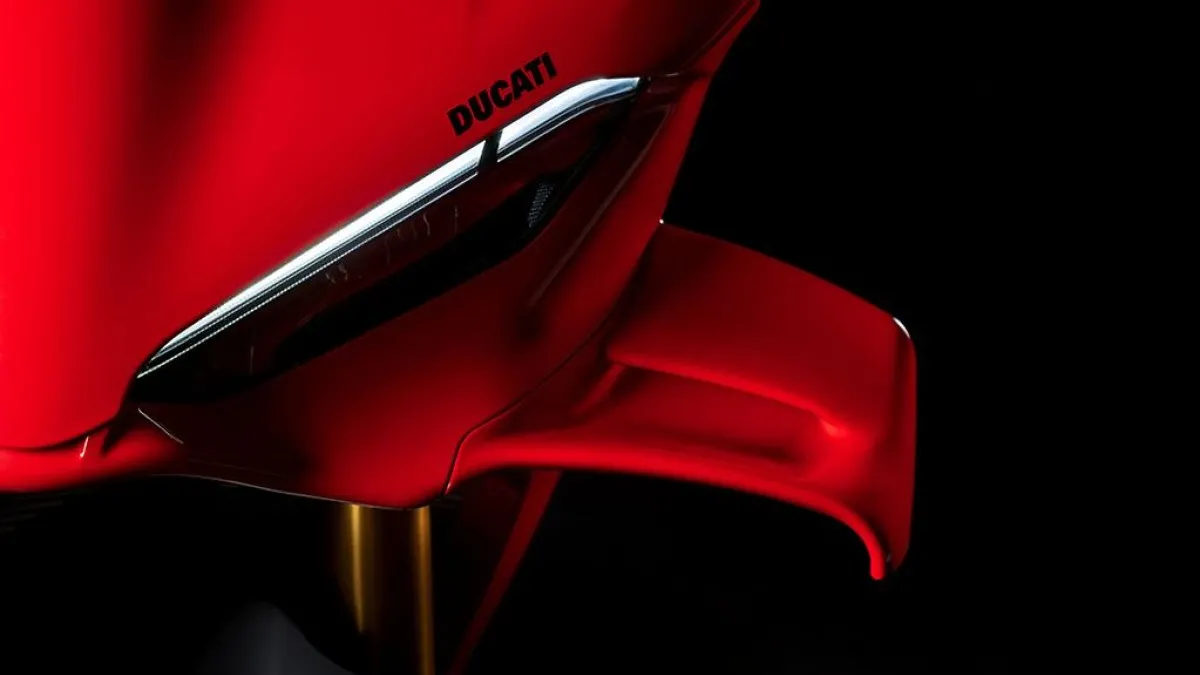 2025 Ducati Panigale V4 и V4 S: Върхът на мотоциклетното инженерство