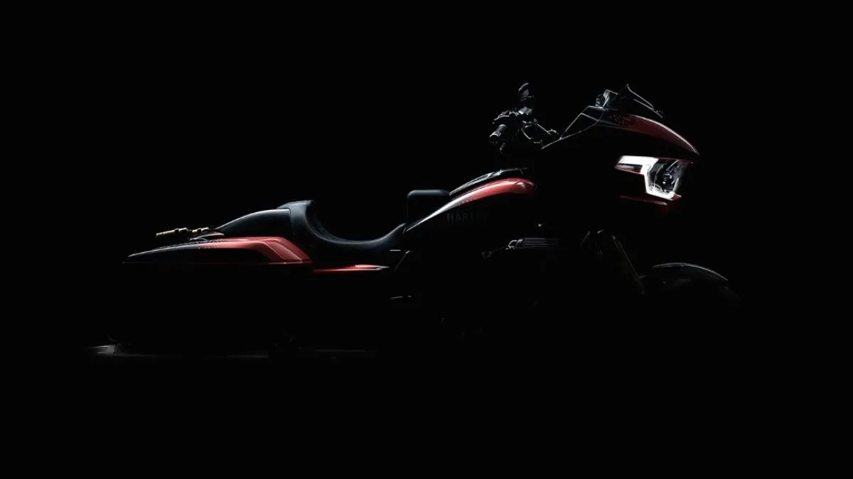 Harley-Davidson CVO Road Glide RR 2025: Когато състезателната ДНК срещне пътя