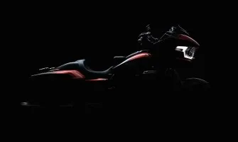 Harley-Davidson CVO Road Glide RR 2025: Когато състезателната ДНК срещне пътя