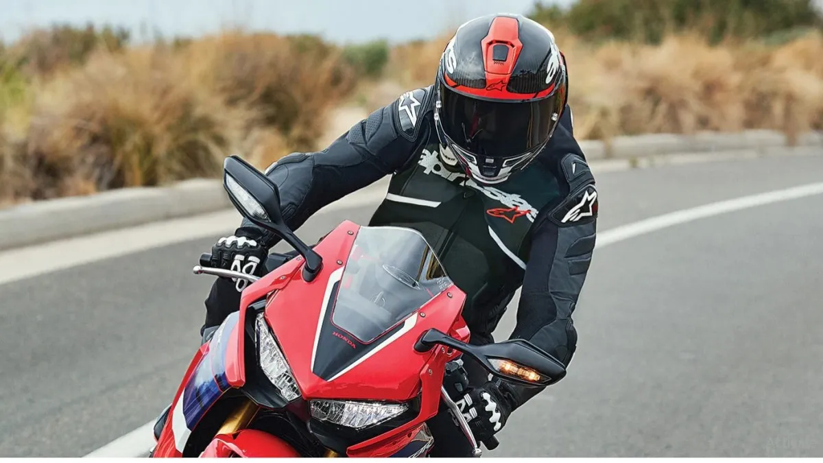 Ревю на кожено яке Alpinestars Atem V5 – стил и безопасност за мотористи