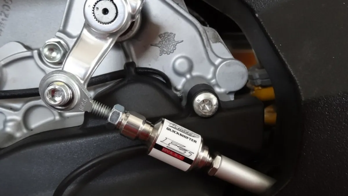 Как работи quickshifter-ът и защо си заслужава?