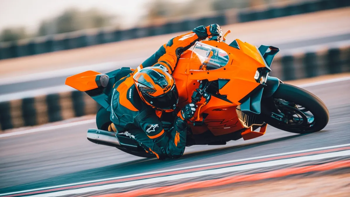 KTM 990 RC R: Първи поглед към бъдещето на спортните мотоциклети