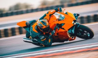 KTM 990 RC R: Първи поглед към бъдещето на спортните мотоциклети
