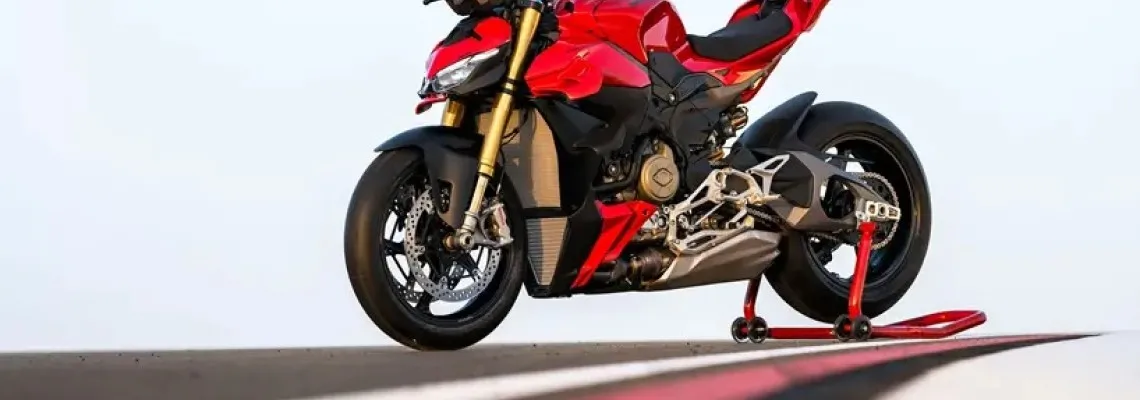 Първи поглед към Ducati Streetfighter V4 2025: „Голото“ Panigale