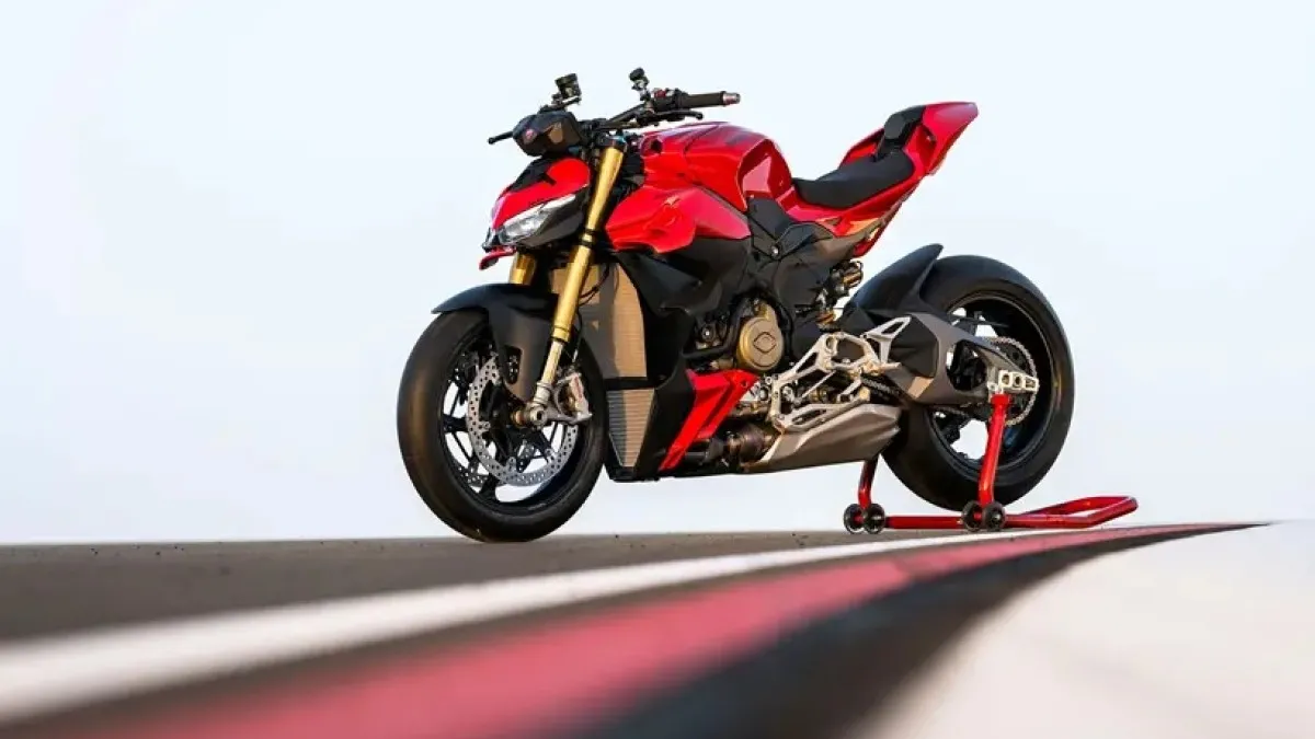 Първи поглед към Ducati Streetfighter V4 2025: „Голото“ Panigale