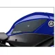 Син Yamaha R6 мотоциклет с монтиран черен протектор за резервоар с решетъчна текстура и лого OneDesign