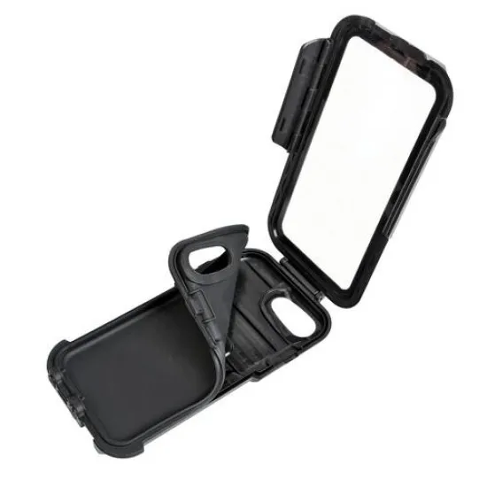 Черна защитна стойка OPTI-CASE с прозрачен преден панел, показваща iPhone с активен екран и приложения, със система за бързо захващане отгоре
