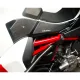 Черен протектор за резервоар Ducati с хексагонална текстура, бяло лого OneDesign и монтирани части на червено-сини Multistrada
