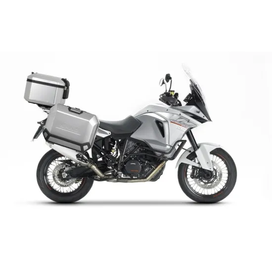 Бял KTM 1290 Super Adventure с монтирани сиви метални куфари SHAD - два странични и един заден куфар, показани в различни конфигурации на системата