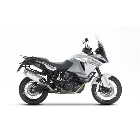 Бял KTM 1290 Super Adventure с монтирани сиви метални куфари SHAD - два странични и един заден куфар, показани в различни конфигурации на системата