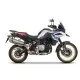 BMW F750GS в бяло-синьо с монтиран SHAD 4P System комплект и алуминиеви странични куфари на бял фон