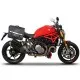 Червен мотоциклет Ducati с черни метални скоби SHAD монтирани на задната част за закрепване на текстилни дисаги