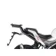 Черна метална рамка SHAD K0RK18ST монтирана на бял мотоциклет с куфар, показваща системата за бърз монтаж и ергономичния дизайн