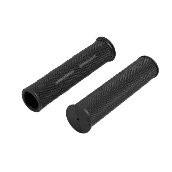Чифт черни ръкохватки Grip-Pro 92800 с детайлна плетена текстура и гладки краища, показани в две различни позиции