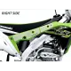 Прозрачни протектори с хексагонална текстура монтирани на зелен резервоар Kawasaki KX 250F, показани от лява и дясна страна