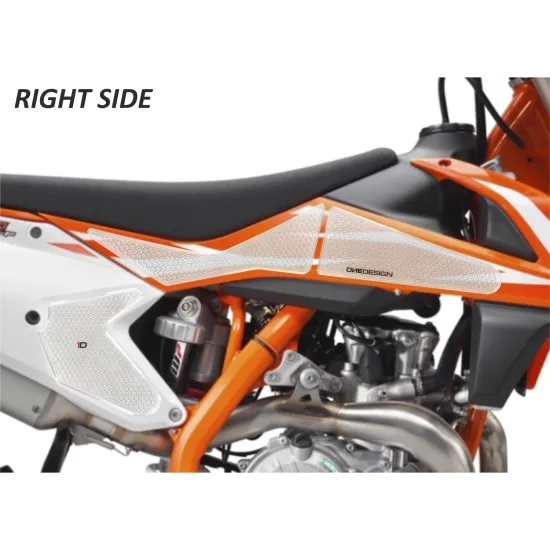 Прозрачни странични протектори за KTM с шестоъгълен релефен дизайн, включващи ляв и десен протектор, център част и лого ONEDESIGN