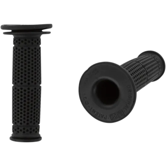 Черни мото ръкохватки PROGRIP 714 с перфориран дизайн и множество вдлъбнатини, показани отпред и отстрани