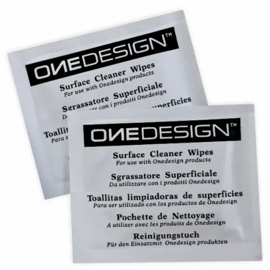 Черни странични протектори за резервоар с хексагонална текстура ONEDESIGN, показани заедно с почистващи кърпички и инструкции за монтаж