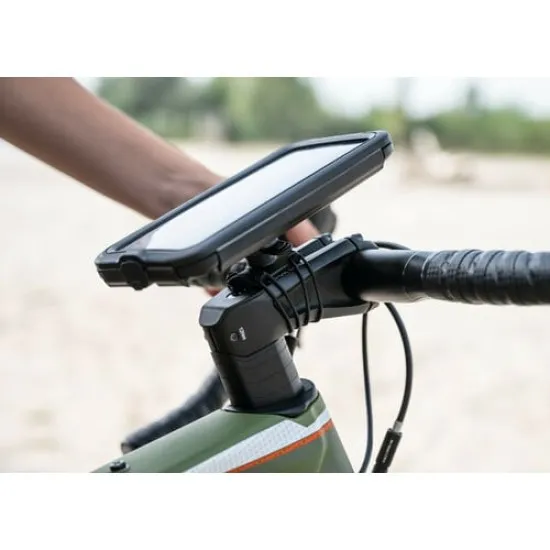 Черна система за монтаж OPTILINE Bike с ротационен механизъм и регулируеми скоби, монтирана на велосипедно кормило