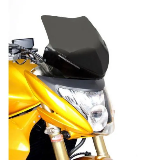 Черна спортна слюда AEROSPORT монтирана на жълта Honda Hornet 600 с видими размери 27x29см и аеродинамичен дизайн