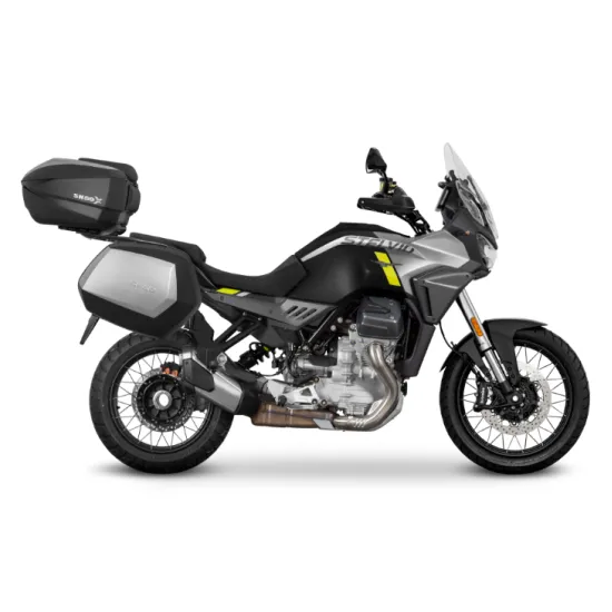 Сребристо-сив Moto Guzzi Stelvio 1000 2024 с монтирани черни SHAD куфари - горен и два странични, показващ пълната 3P система