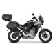 Сребристо-сив Moto Guzzi Stelvio 1000 2024 с монтирани черни SHAD куфари - горен и два странични, показващ пълната 3P система