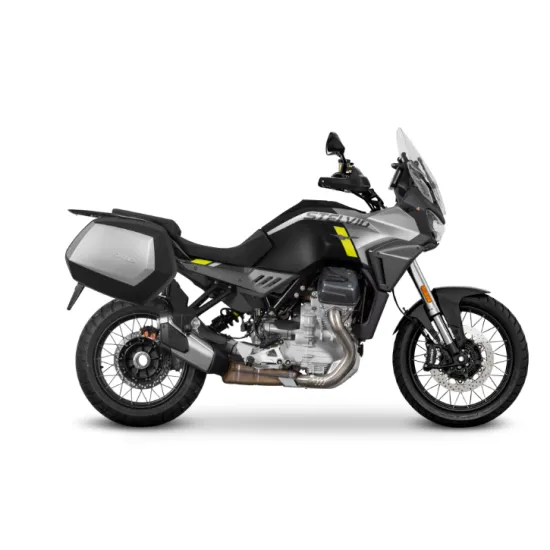 Сребристо-сив Moto Guzzi Stelvio 1000 2024 с монтирани черни SHAD куфари - горен и два странични, показващ пълната 3P система