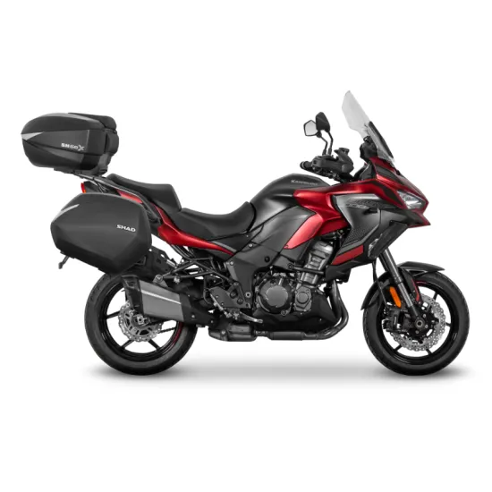 Kawasaki Versys 1000 в червено и черно с монтирани черни SHAD куфари - странични и заден куфар със система 3P