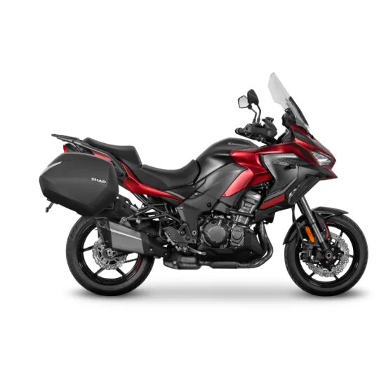 Kawasaki Versys 1000 в червено и черно с монтирани черни SHAD куфари - странични и заден куфар със система 3P