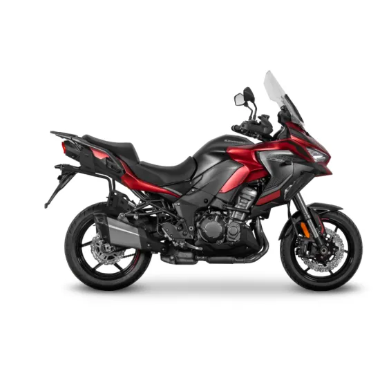 Kawasaki Versys 1000 в червено и черно с монтирани черни SHAD куфари - странични и заден куфар със система 3P
