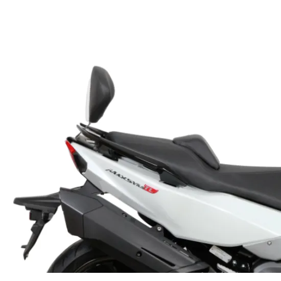 Бял SYM MAXSYM 500 TL скутер с монтиран черен SHAD монтажен комплект за облегалка в задната част