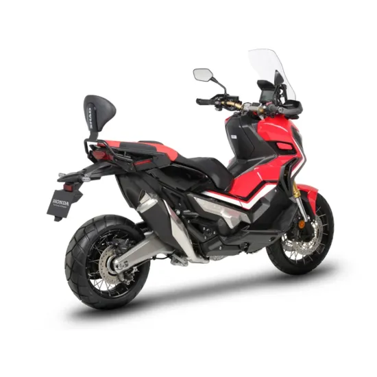 Червен Honda X-ADV 750 с монтирана черна облегалка SHAD и метална рамка за пътника