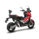 Червен Honda X-ADV 750 с монтирана черна облегалка SHAD и метална рамка за пътника
