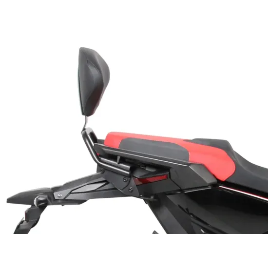 Червен Honda X-ADV 750 с монтирана черна облегалка SHAD и метална рамка за пътника