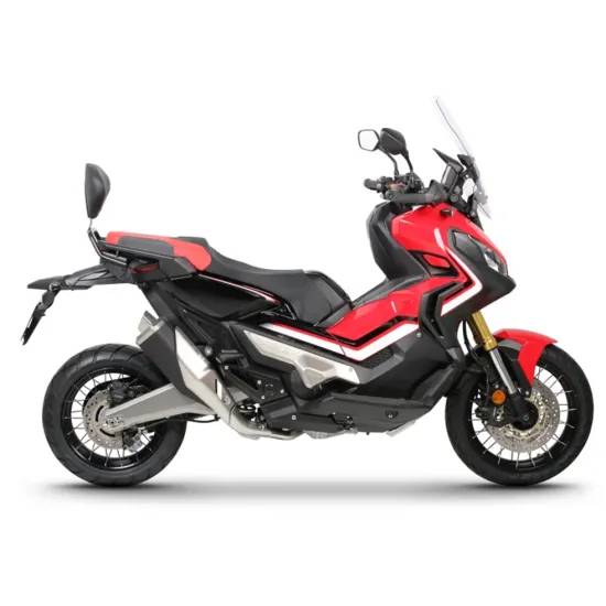 Червен Honda X-ADV 750 с монтирана черна облегалка SHAD и метална рамка за пътника