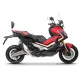 Червен Honda X-ADV 750 с монтирана черна облегалка SHAD и метална рамка за пътника