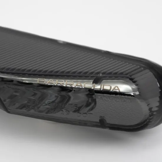 Черна задна светлина Barracuda Mini Tiger LED с опушен корпус, червени LED диоди и интегрирано осветление за регистрационен номер