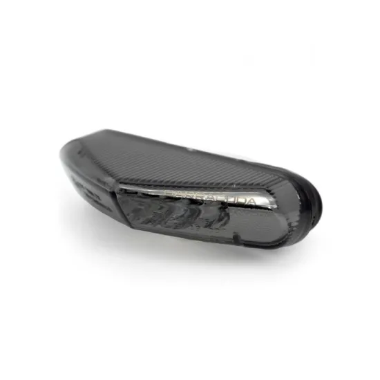 Черна задна светлина Barracuda Mini Tiger LED с опушен корпус, червени LED диоди и интегрирано осветление за регистрационен номер