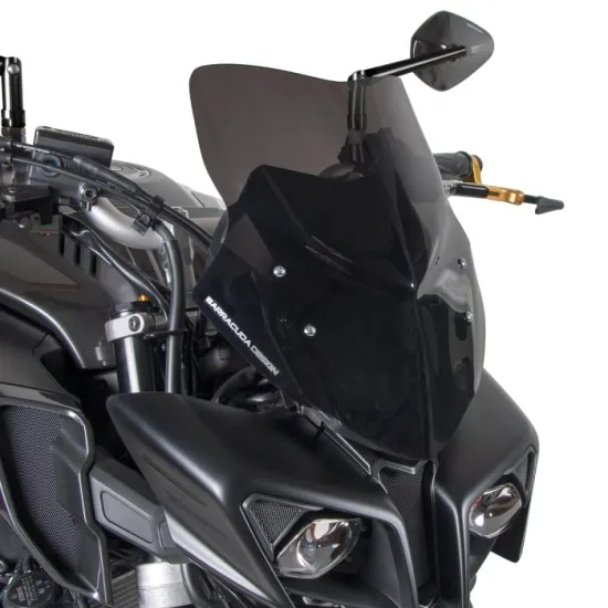 Спортна слюда BARRACUDA AEROSPORT монтирана на Yamaha MT-10 с тъмносиво тониране, аеродинамична форма и интегриран монтажен механизъм