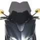 Тъмносива спортна слюда BARRACUDA AEROSPORT монтирана на черен Yamaha T-MAX скутер с жълти огледала и измерения 45x53 см