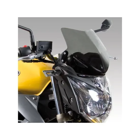 Тонирана спортна слюда BARRACUDA AEROSPORT монтирана на жълт Yamaha XJ6 мотоциклет с размери 27х29 см