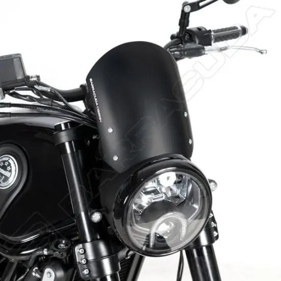 Черна алуминиева слюда BARRACUDA монтирана на Benelli Leoncino с кръгъл фар и черна рамка на предница