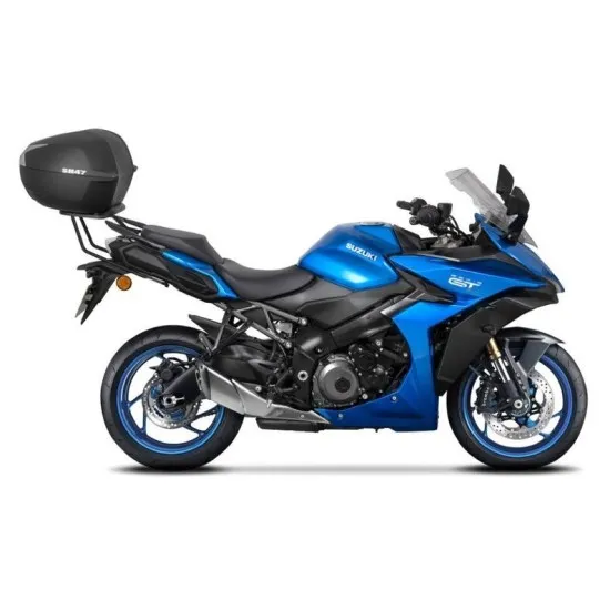 Син Suzuki GSX-S1000GT с монтиран черен куфар SHAD на задната част и метална носеща конструкция