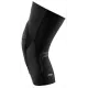 Черни наколенки Troy Lee Designs Speed Pro Knee Sleeve с D3O протекторна вложка при капачката на коляното, компресионен ръкав и лого в сиво и червено - изглед отпред, отстрани и под ъгъл